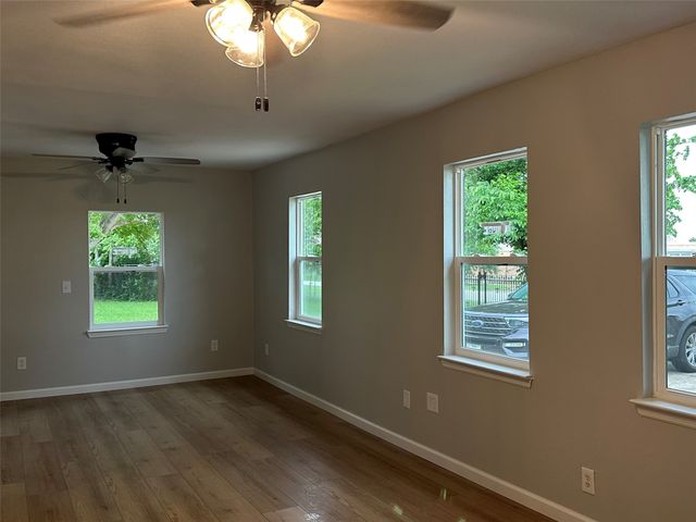 901 N Blanche Street, Terrell, TX 75160
