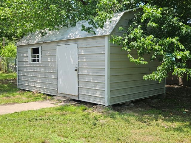 901 N Blanche Street, Terrell, TX 75160