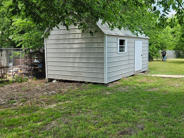 901 N Blanche Street, Terrell, TX 75160