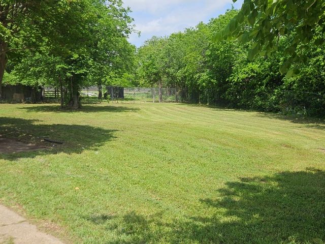 901 N Blanche Street, Terrell, TX 75160