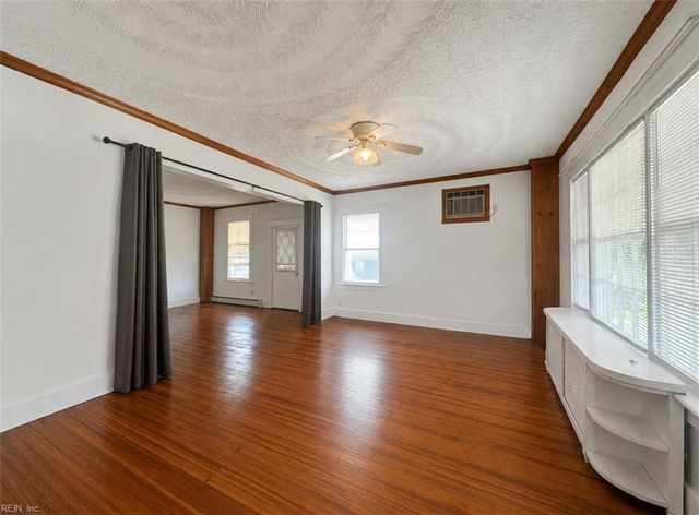202 Hough AVE, Norfolk, VA 23523