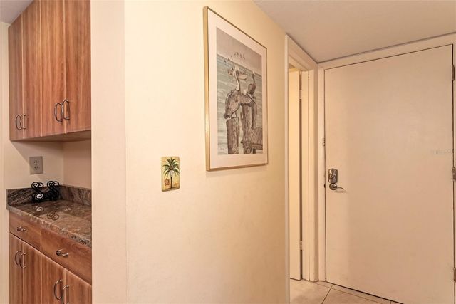 1800 COVE II PLACE 213, Sarasota, FL 34242