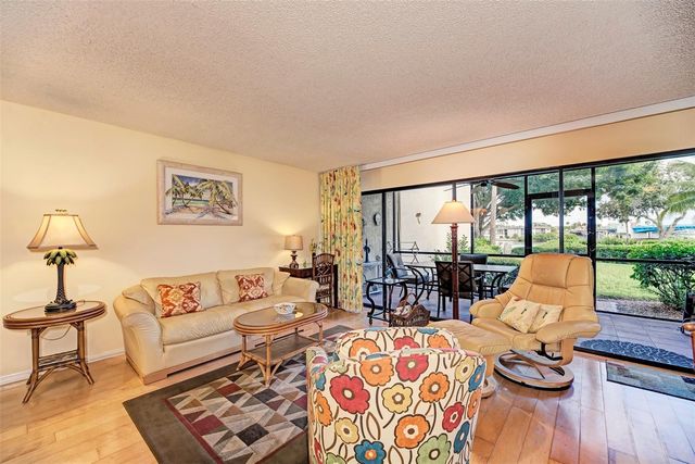 1800 COVE II PLACE 213, Sarasota, FL 34242