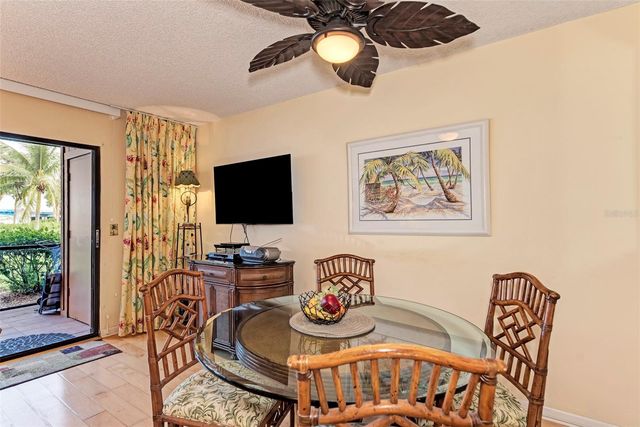 1800 COVE II PLACE 213, Sarasota, FL 34242
