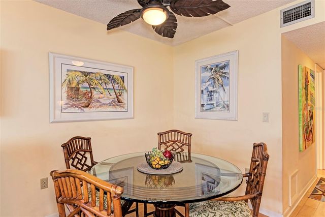 1800 COVE II PLACE 213, Sarasota, FL 34242