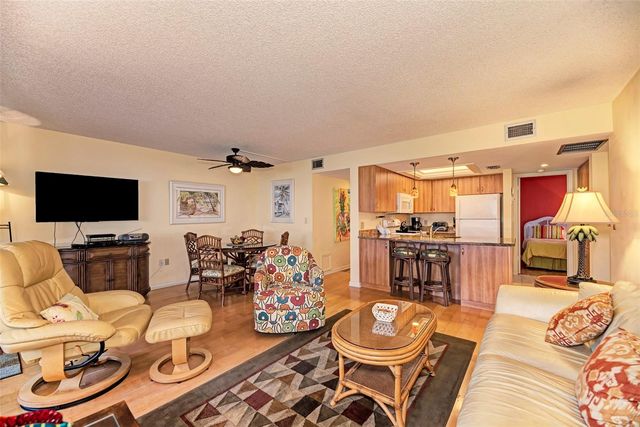 1800 COVE II PLACE 213, Sarasota, FL 34242