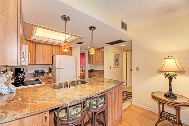 1800 COVE II PLACE 213, Sarasota, FL 34242