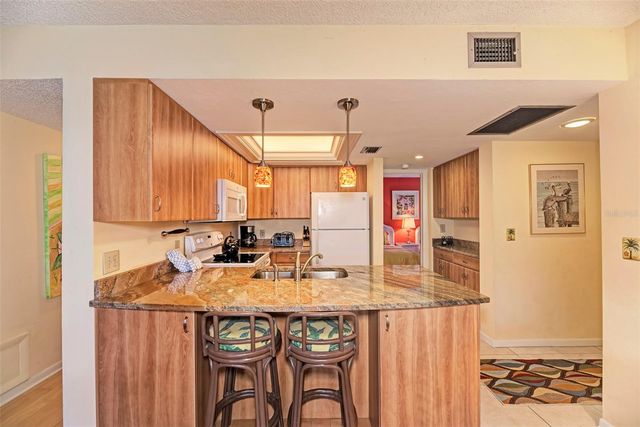 1800 COVE II PLACE 213, Sarasota, FL 34242