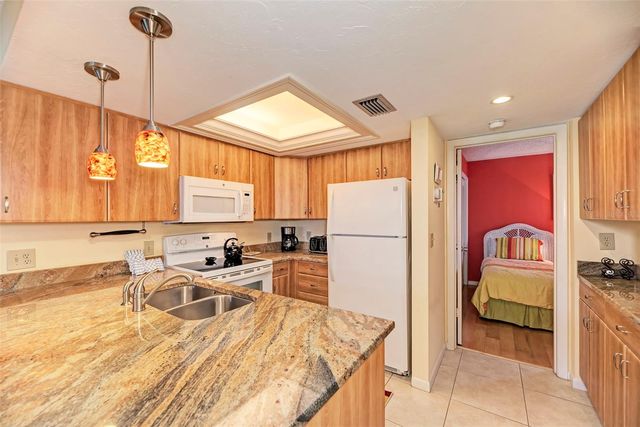 1800 COVE II PLACE 213, Sarasota, FL 34242