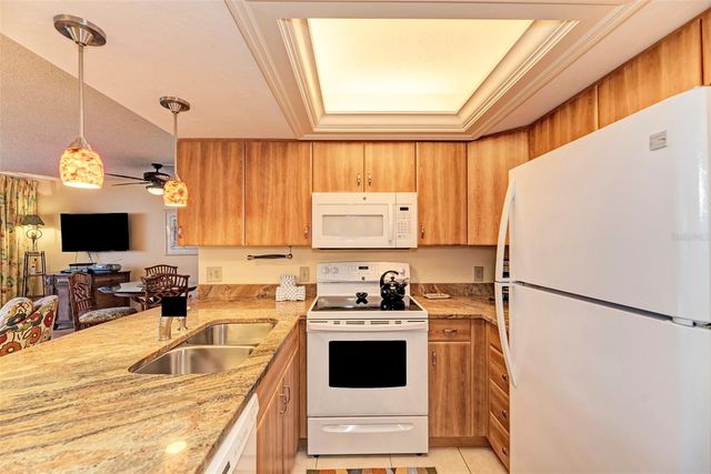 1800 COVE II PLACE 213, Sarasota, FL 34242