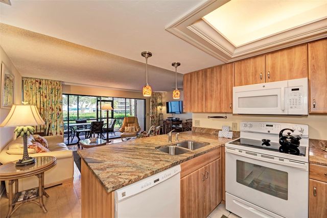 1800 COVE II PLACE 213, Sarasota, FL 34242