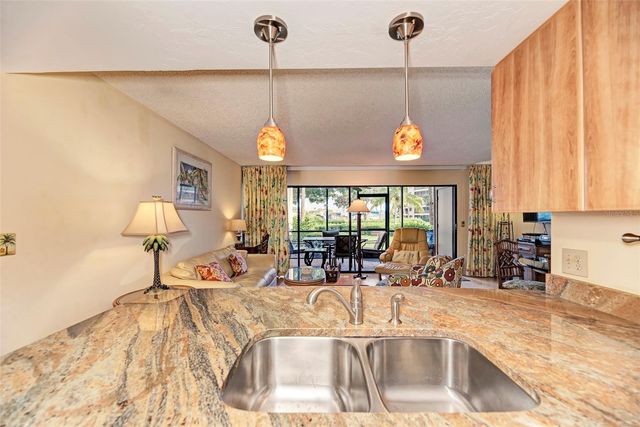 1800 COVE II PLACE 213, Sarasota, FL 34242