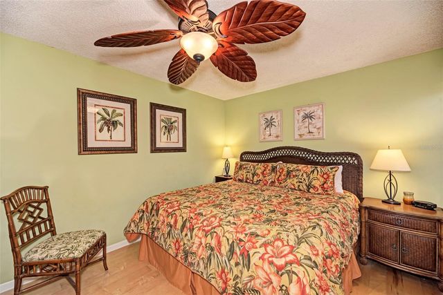 1800 COVE II PLACE 213, Sarasota, FL 34242
