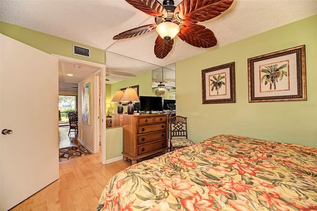 1800 COVE II PLACE 213, Sarasota, FL 34242
