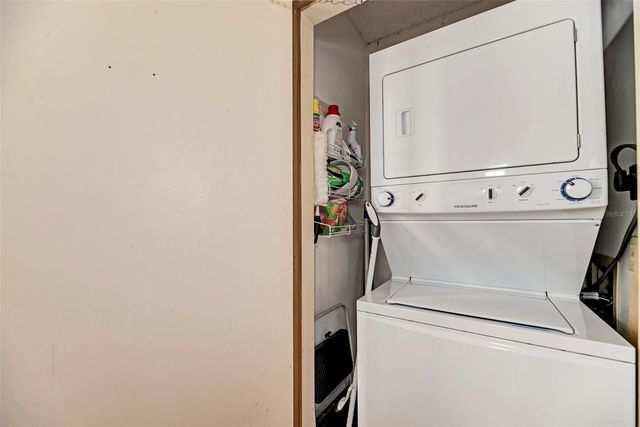 1800 COVE II PLACE 213, Sarasota, FL 34242