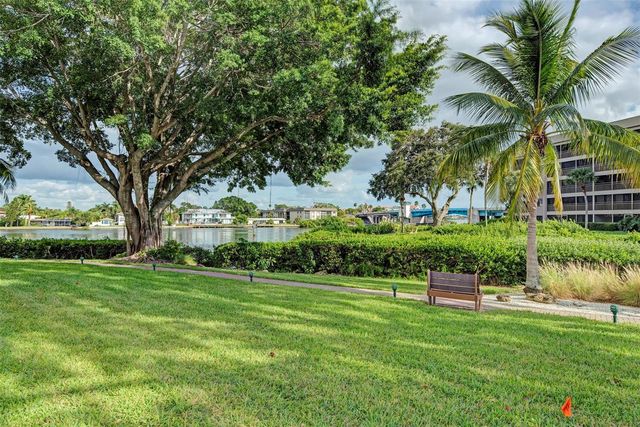 1800 COVE II PLACE 213, Sarasota, FL 34242