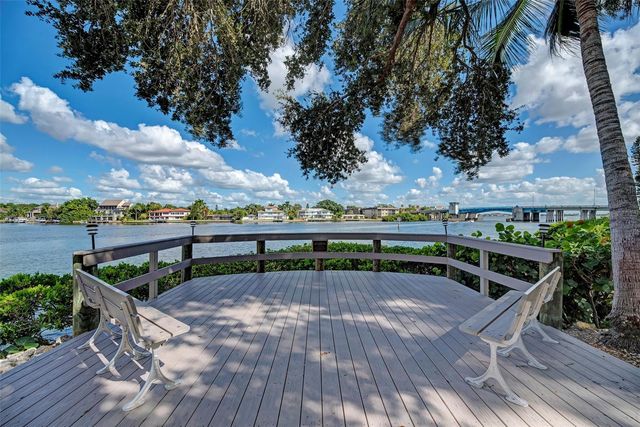 1800 COVE II PLACE 213, Sarasota, FL 34242