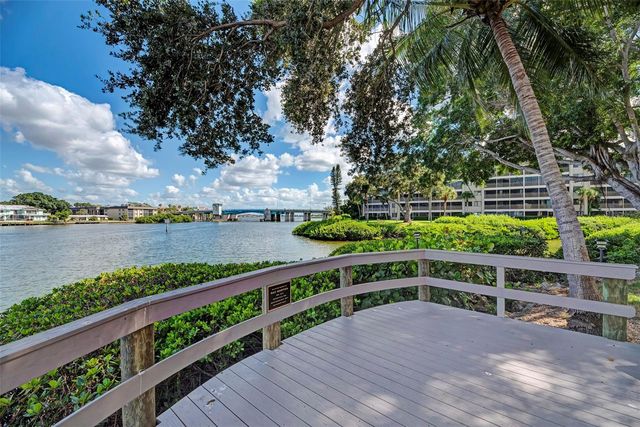 1800 COVE II PLACE 213, Sarasota, FL 34242