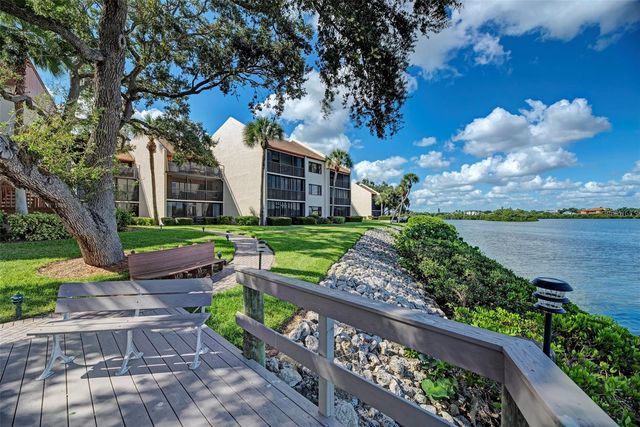 1800 COVE II PLACE 213, Sarasota, FL 34242