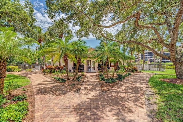 1800 COVE II PLACE 213, Sarasota, FL 34242