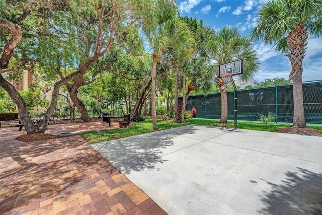 1800 COVE II PLACE 213, Sarasota, FL 34242