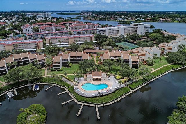 1800 COVE II PLACE 213, Sarasota, FL 34242