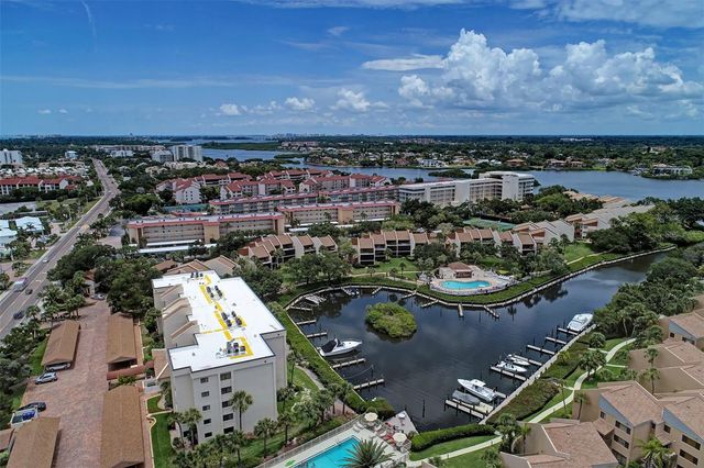 1800 COVE II PLACE 213, Sarasota, FL 34242