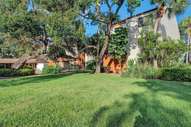 1800 COVE II PLACE 213, Sarasota, FL 34242