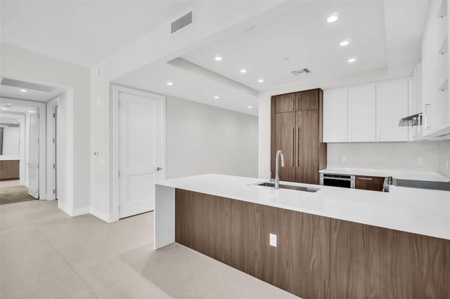 275 1ST AVENUE S 2304, St Petersburg, FL 33701