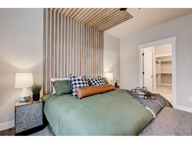 245 High Point Dr 208, Longmont, CO 80504