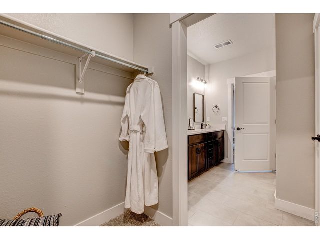 245 High Point Dr 208, Longmont, CO 80504
