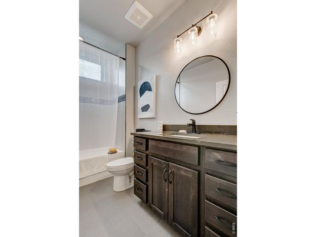 245 High Point Dr 208, Longmont, CO 80504