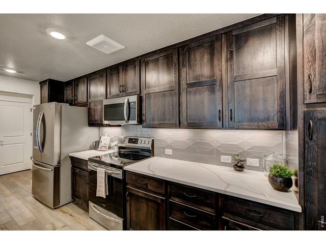 245 High Point Dr 208, Longmont, CO 80504