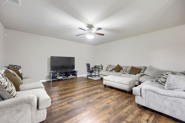 5808 Windy Meadow Lane, Grand Prairie, TX 75052
