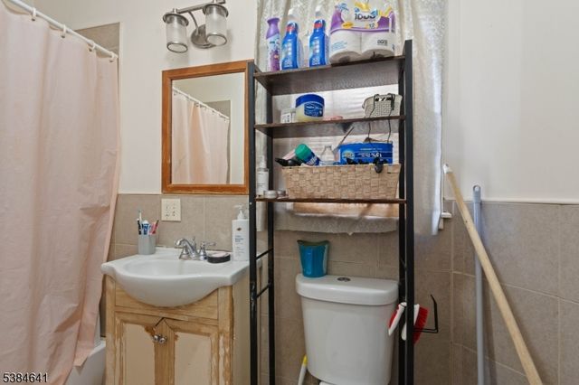 258 Ackerman Ave, Clifton City, NJ 07011