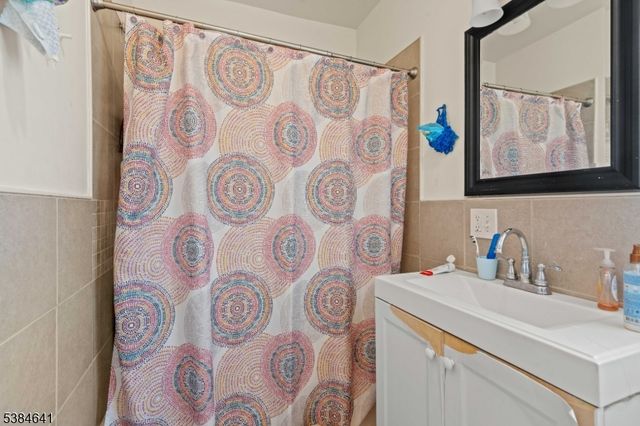 258 Ackerman Ave, Clifton City, NJ 07011