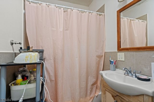 258 Ackerman Ave, Clifton City, NJ 07011