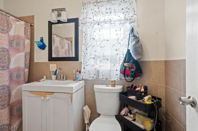 258 Ackerman Ave, Clifton City, NJ 07011