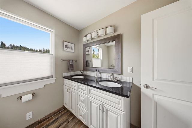 4007 W Shawnee Ln, Spokane, WA 99208