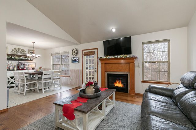 184 N Apricot Court, Nixa, MO 65714