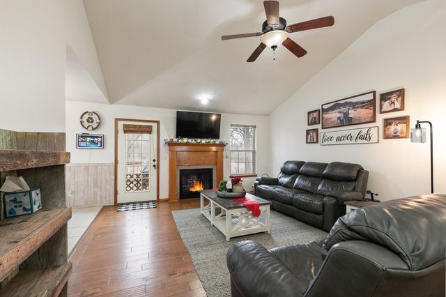 184 N Apricot Court, Nixa, MO 65714