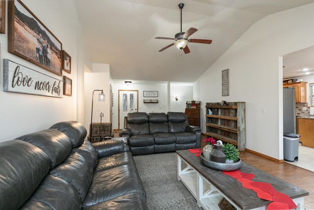 184 N Apricot Court, Nixa, MO 65714