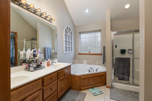 184 N Apricot Court, Nixa, MO 65714