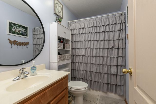 184 N Apricot Court, Nixa, MO 65714