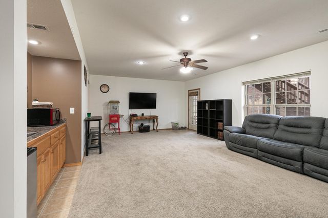 184 N Apricot Court, Nixa, MO 65714