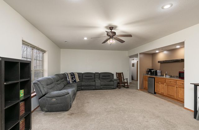 184 N Apricot Court, Nixa, MO 65714