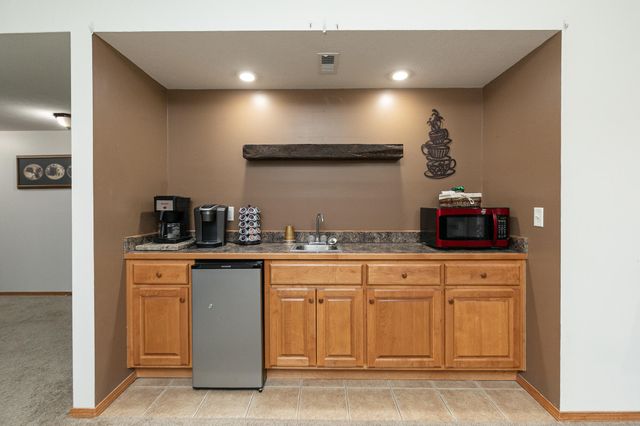 184 N Apricot Court, Nixa, MO 65714