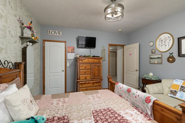 184 N Apricot Court, Nixa, MO 65714