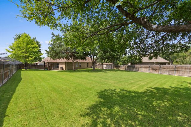 7613 Lindsey Drive, Rowlett, TX 75088