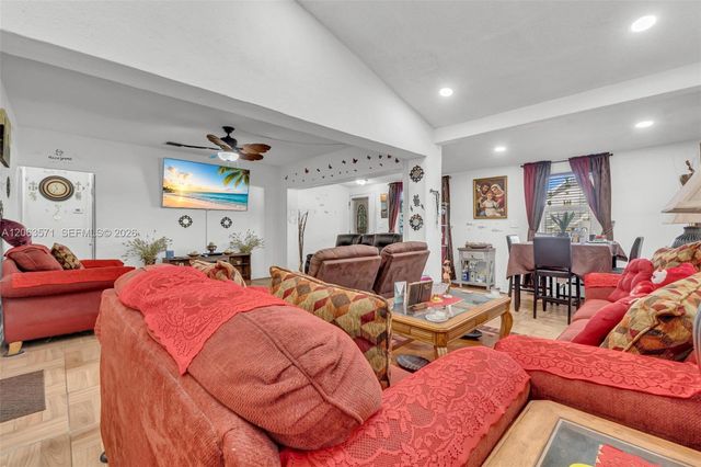 2001 NW 51st St, Miami, FL 33142